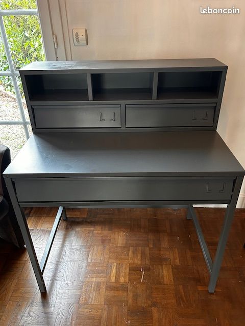Vend bureau style industriel metal gris et son fauteuil en tres bon etat (image 1)
