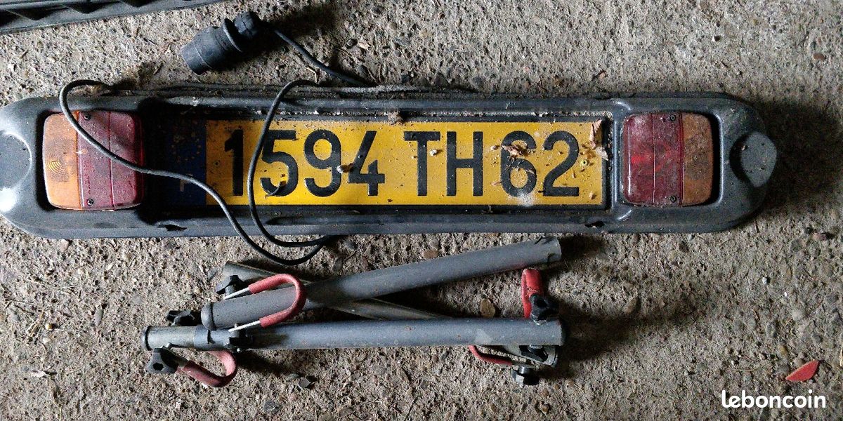 Support porte plaque immatriculation pour support vélo avec feux
