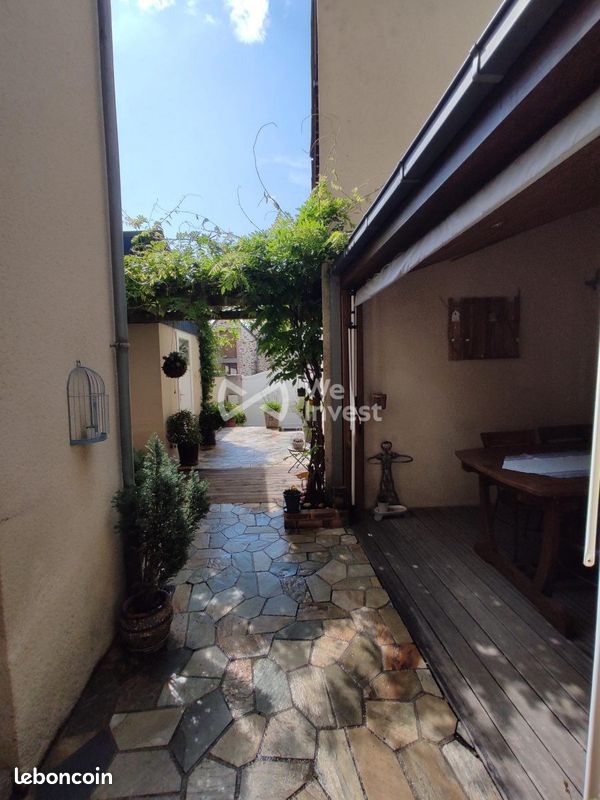 Maison 6 pièces 195 m² · à Montsûrs · 195 m² · 131 250 €
