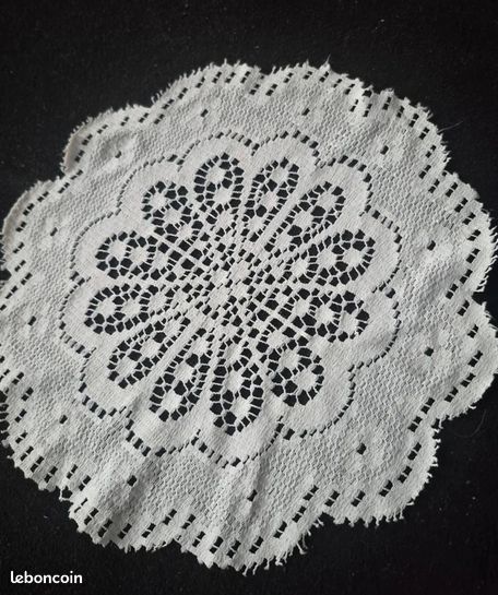 Lot de 9 napperons différentes tailles (image 5)
