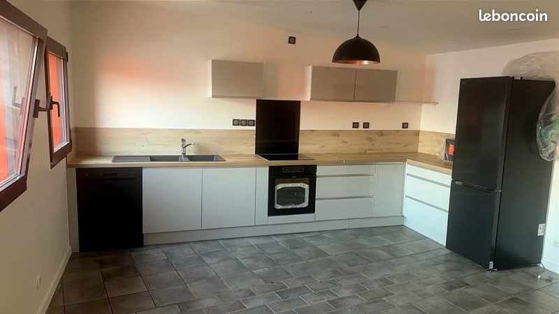 Appartement 3 pièces 100 m² · à Échirolles · 100 m² · 900 €