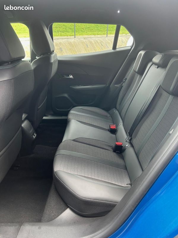 Peugeot 2008 (2) BLUEHDI 130 EAT8 ALLURE PACK (image 10)