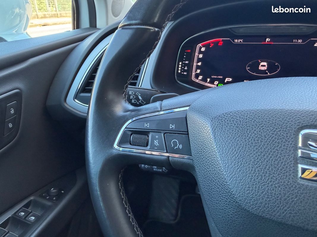 SEAT Leon 1.5 TSi 150CH XCELLENCE DSG / TOIT OUVRANT / CARPLAY / VIRTUAL COCKPIT / CAMERA / GARANTIE 6 MOIS (image 28)
