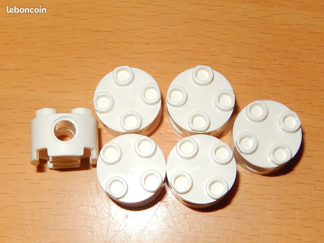 Lego 17485 - Brique / Round 2x2 with pin holes - blanc (image 1)