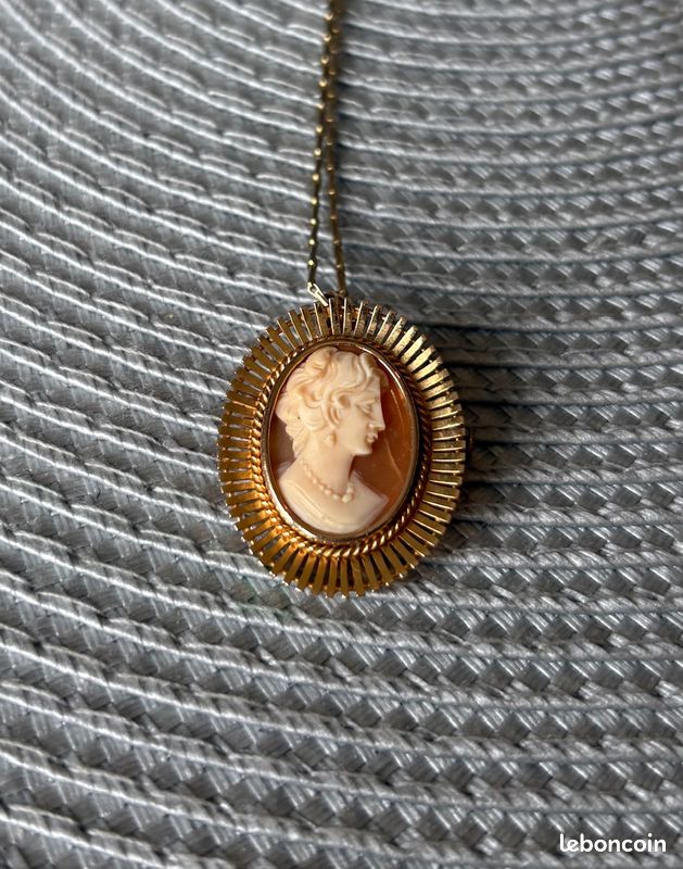 Pendentif Camée Vintage Femme - Bijou Blason étain Avec Zircon - Occasion