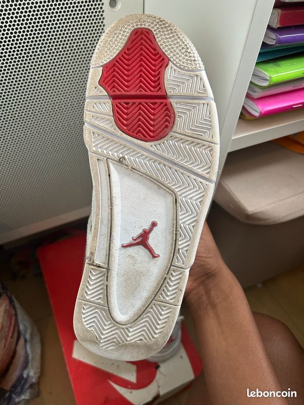 Jordan 4 metallic red (image 3)