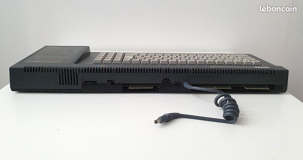 Lot Amstrad CPC 6128 + Moniteur CTM 644 Avec Joysticks – Fonctionnel