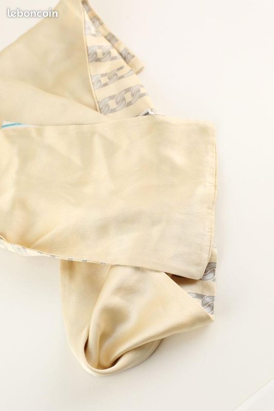 Foulard Carré Montchal En Soie Beige - Neuf Sans étiquette - Cadeau Femme