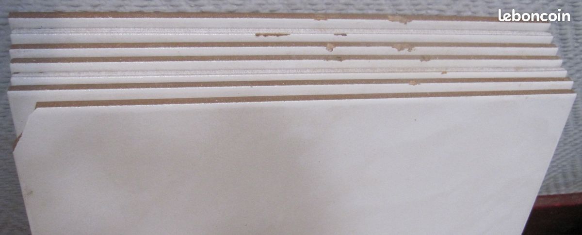 2 dalles marbrures marron clair 34 x 34 cm (1E), et 7 cassées ou ébréchées (30c). DE LUX Bodenfliesen (image 3)