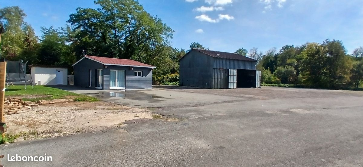 Terrain chalet hangar · à Champagney · 89 000 €