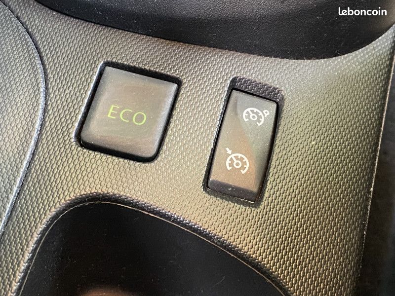 Renault CAPTUR 1.5 DCI 90CH STOP&START ENERGY INTENS ECO² EURO6 2016 (image 11)