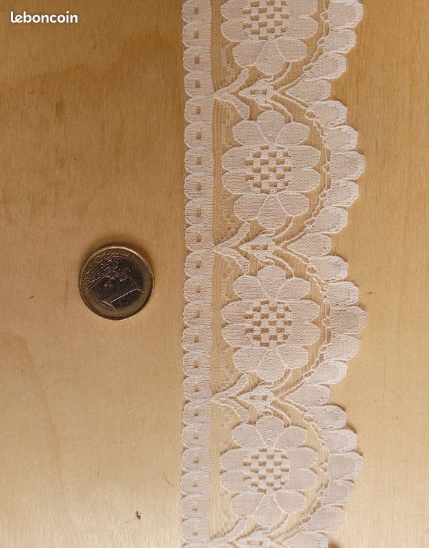 Mercerie 93 MÈTRES DE DENTELLE ANCIENNE EN NYLON LARGEUR 5,5 CMS N°59 (image 5)