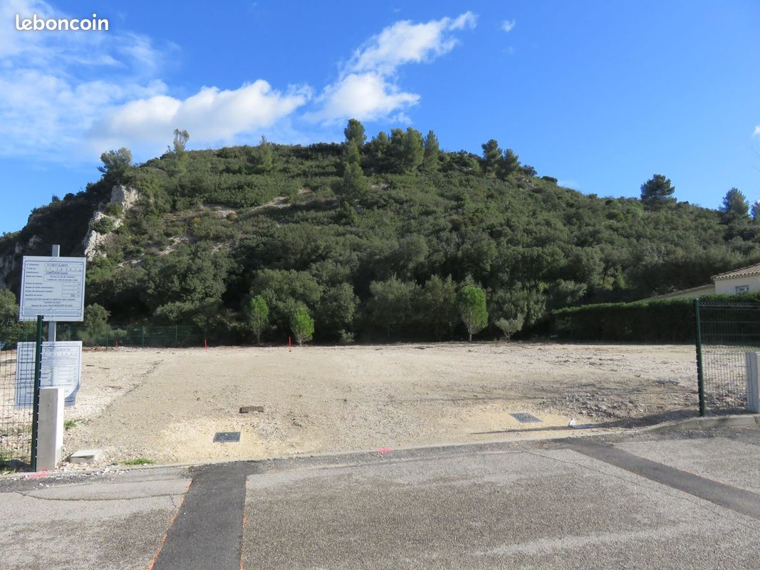 Terrain à bâtir de 460 m² à ROCHEFORT-DU-GARD (30) (image 4)