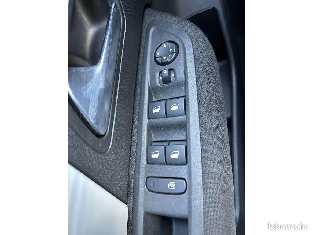 CITROEN C4 FEEL PURETECH 100ch *7 276km (image 12)