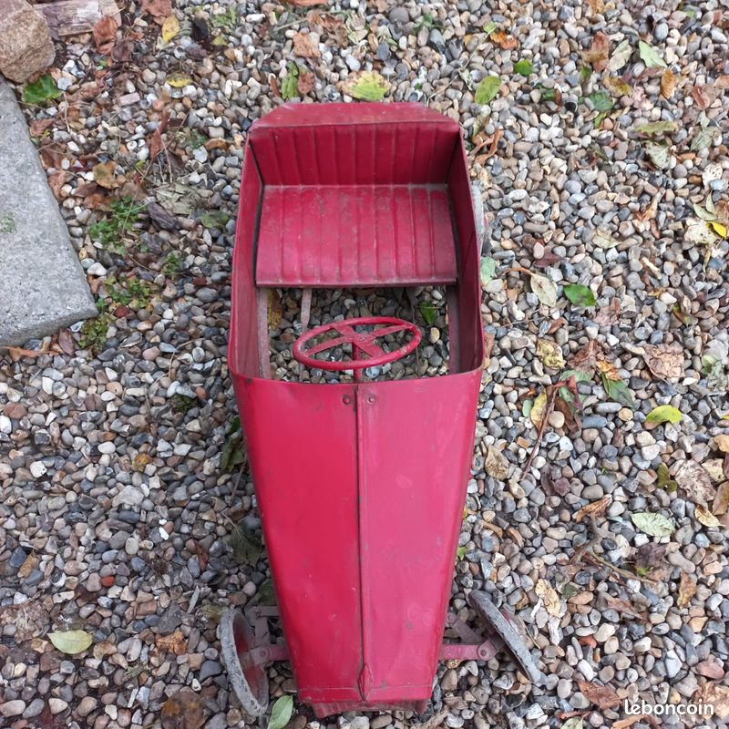 Voiture ancienne à pedales (image 3)