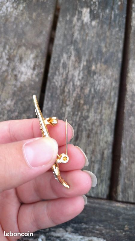 Broche Vintage Plaquée Or DX - Feuille Avec Strass Et Perle De Culture - Occasion En Bon état