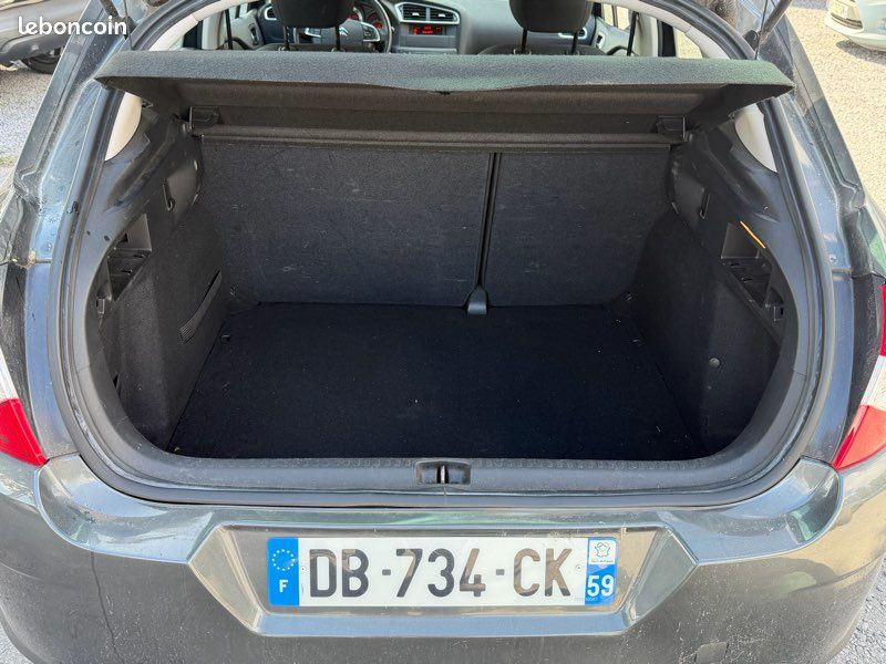 Citroën c4 1.4i 95 ch pack Clim (image 11)