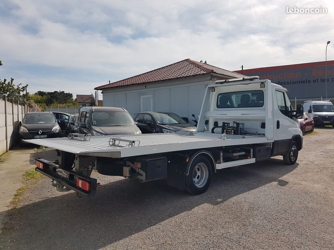 Iveco Daily V (2) 35C18 3.0 HPI 180 3T5 BVM6 Dépanneuse Porte Voiture Plateau Coulissant 131.002 Km (image 3)