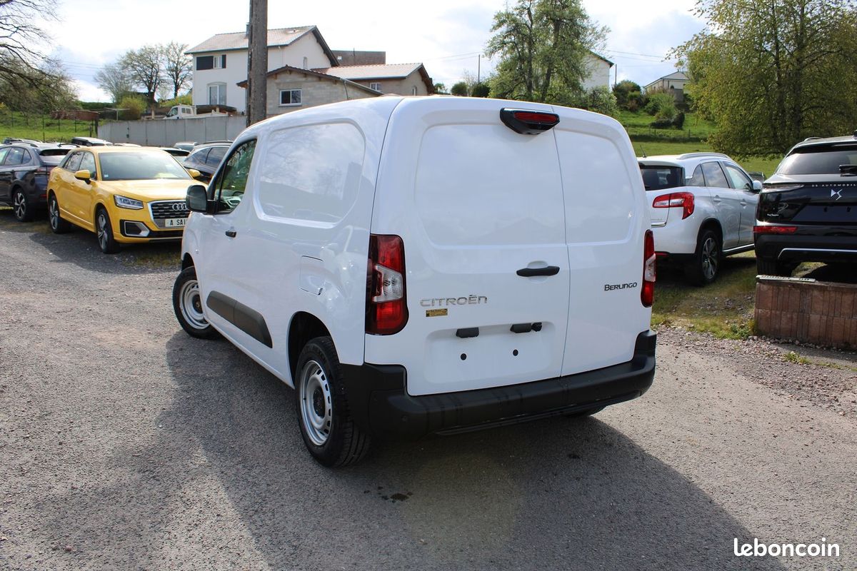 Citroen BERLINGO 5 M CONFORT BOITE 6V DIESEL 100 CV GRAND GPS 3D 2X CAMÉRA RÉGULATEUR BLUETOOTH (image 3)