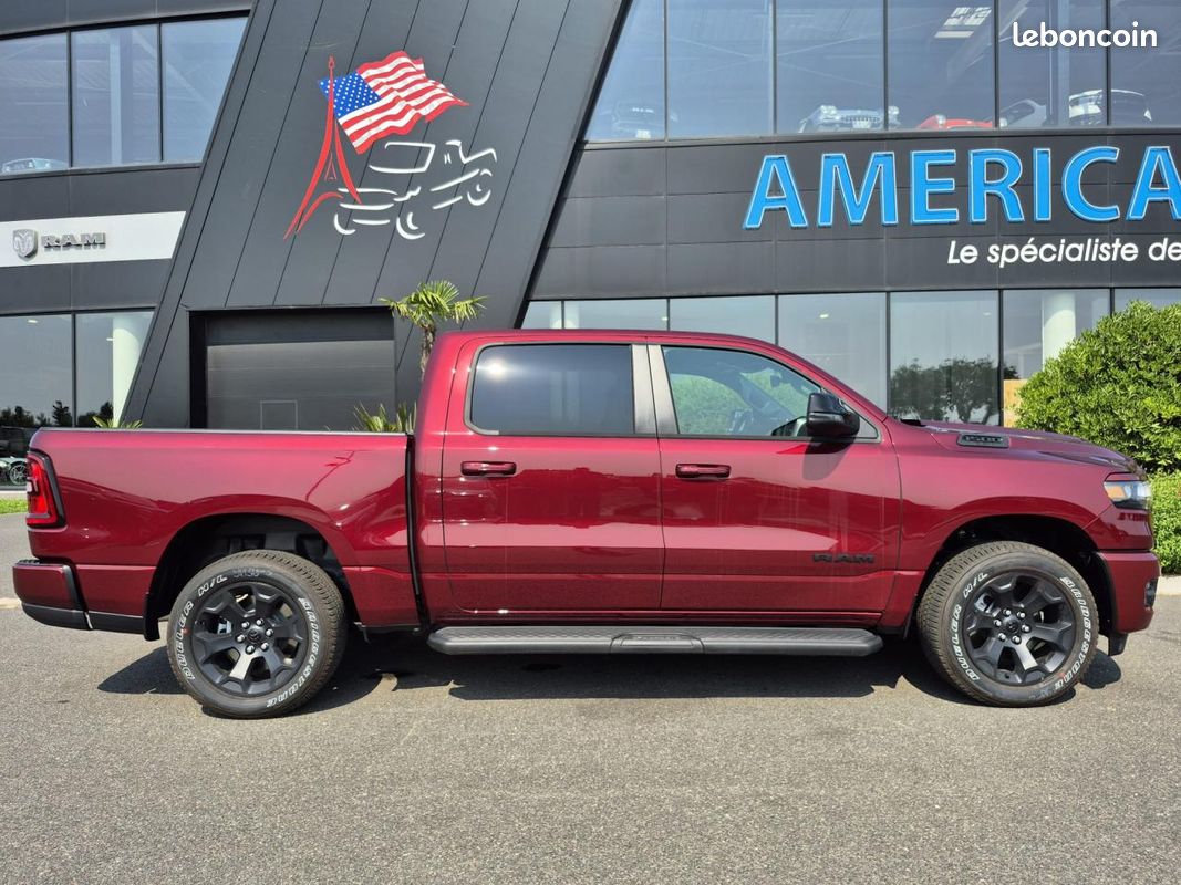 Dodge ram 1500 crew cab sport black package 2025 (image 8)