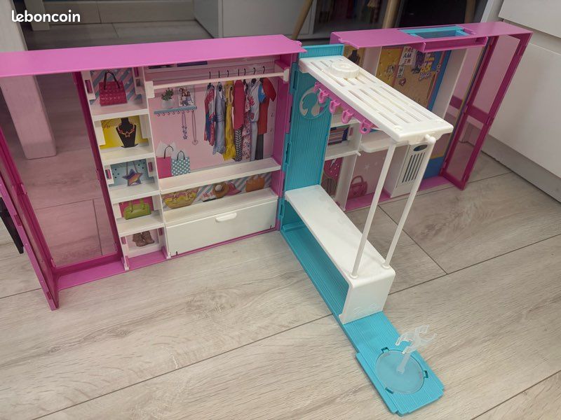 Magasin de vêtements barbie (image 1)