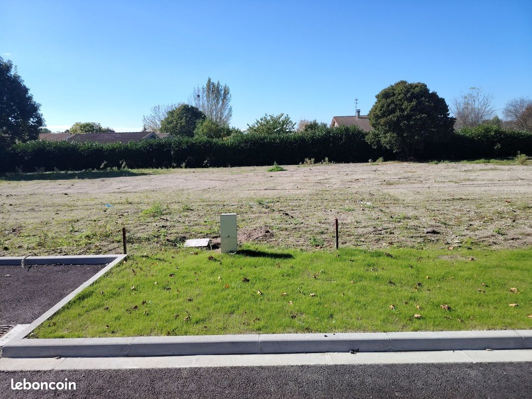 Terrain à bâtir de 600 m² à AUDENGE (33) · 210 000 €