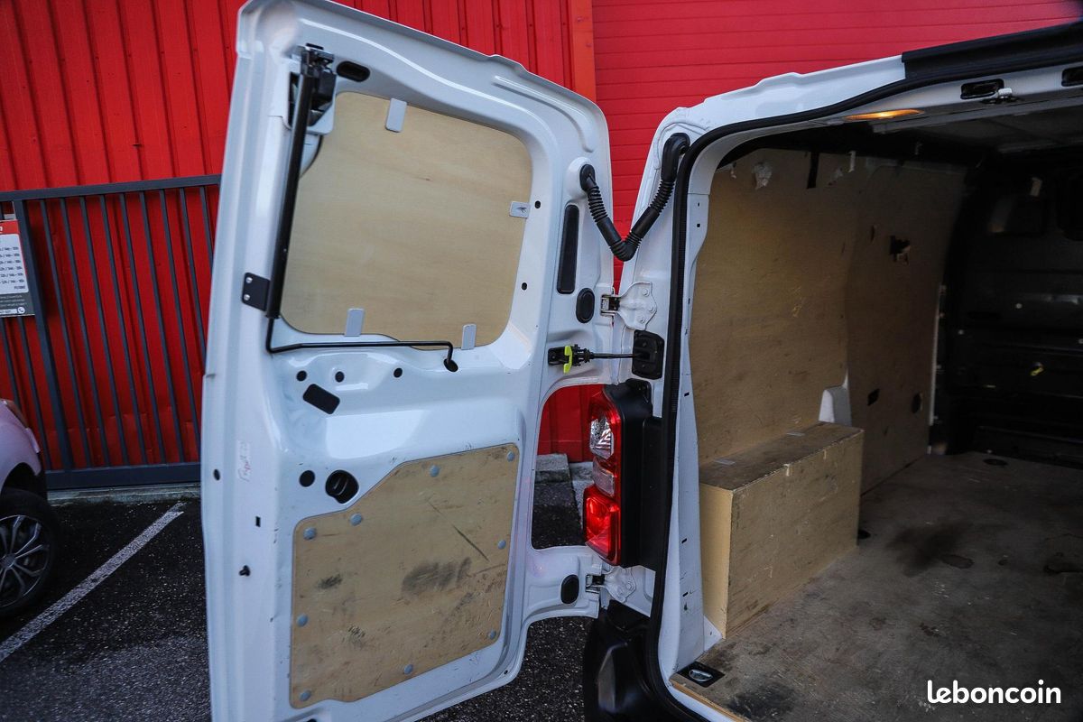 CITROEN JUMPY M 2.0 BlueHDi 180 EAT8 III FOURGON Driver CAMERA GPS (image 41)
