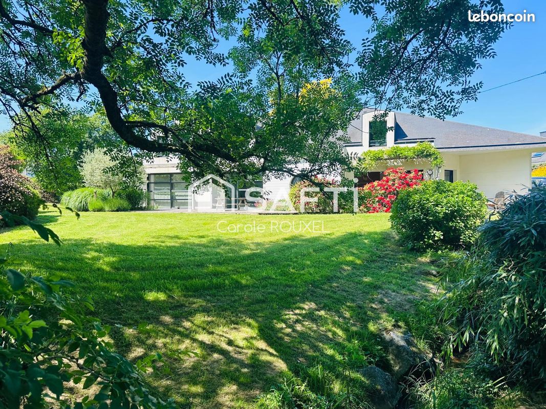 Villa 8 pièces 220 m² (image 1)