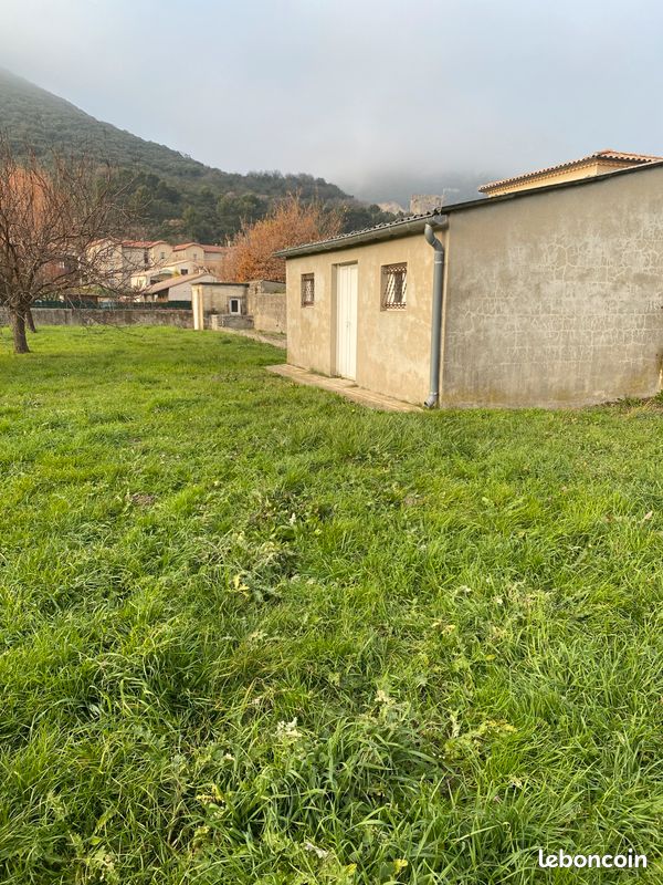 Terrain constructible 800 m2 à 110000 euros · à Cruas · 105 000 €