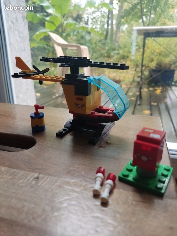 Lego city 60100 (image 3)