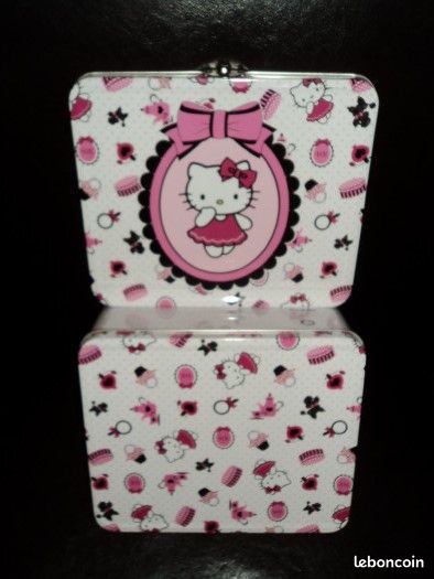 Badge Métallique Secret Hello Kitty & Hello Mimmy Sanrio DOLLY MIX