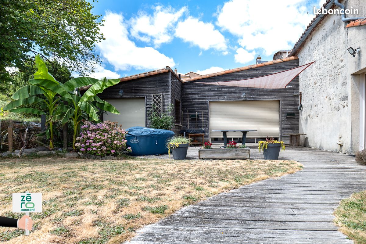 Maison 5 pièces 149 m² · à Saint-Mars-la-Réorthe · 149 m² · 389 900 €