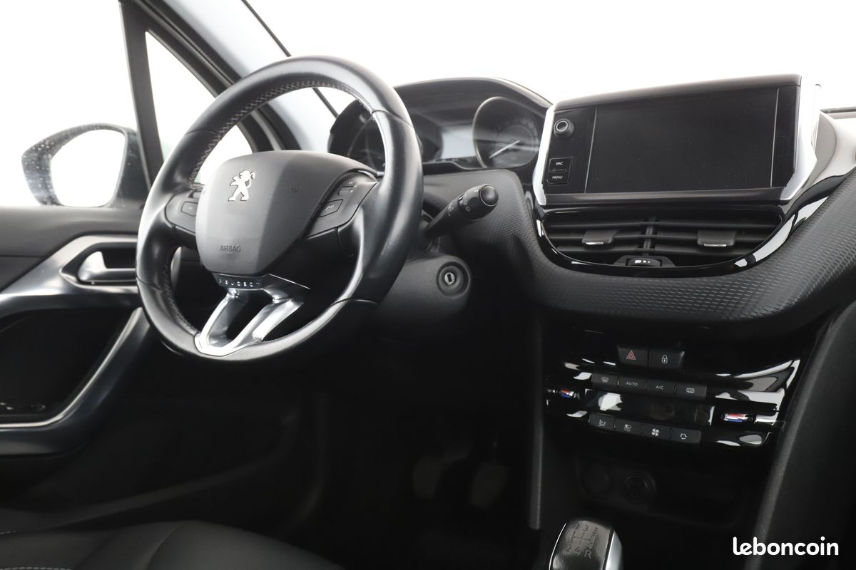 Peugeot 2008 1.2 PureTech Allure 110 ch (image 7)