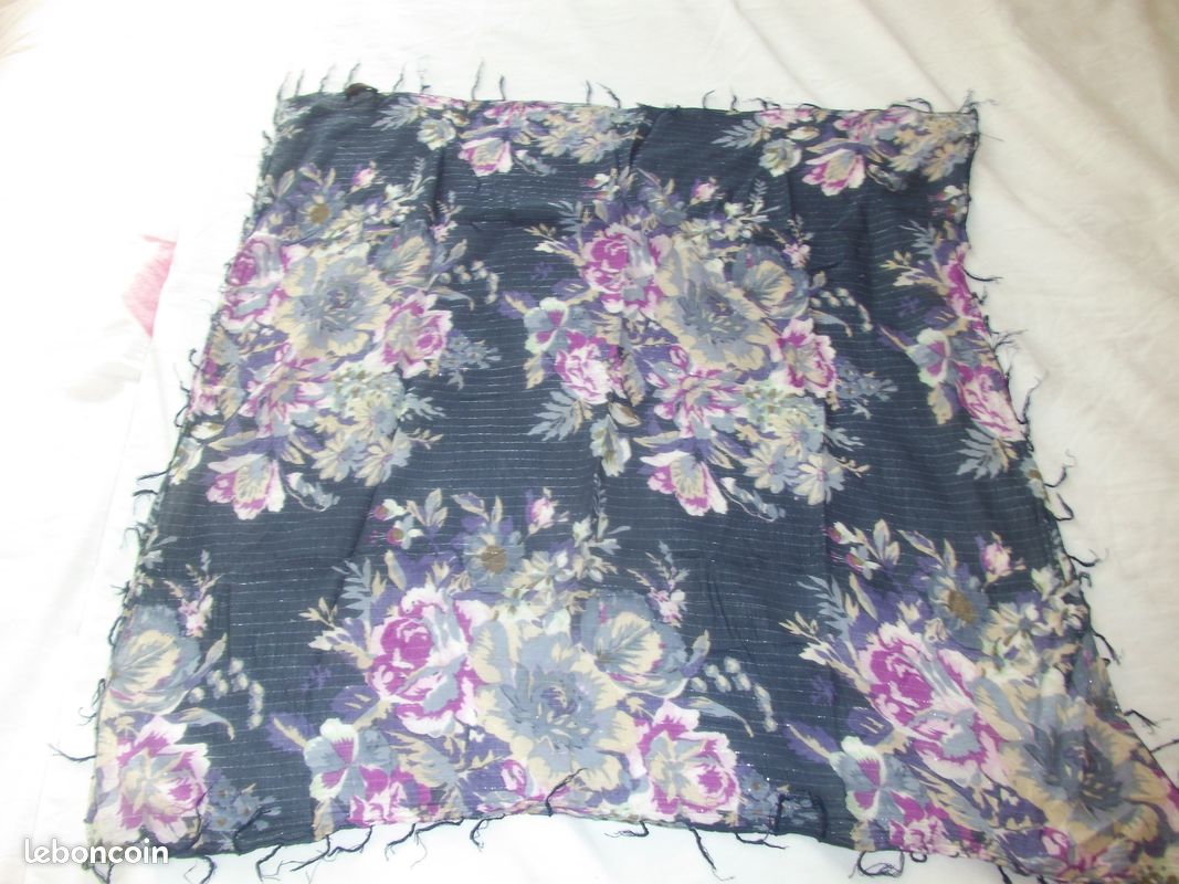 Carré foulard MISS SELFRIDGE 0,80 cms x 0,80 cms (image 1)