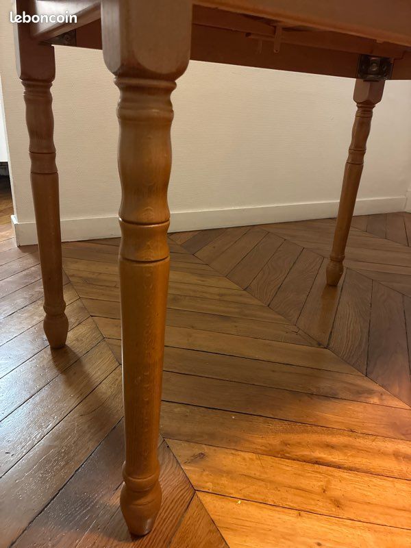 Table en bois avec plateau carrelé (image 5)