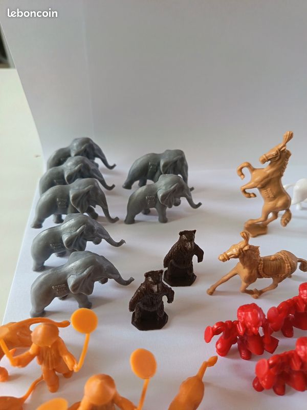 Petits soldats animaux antiquité en plomb peint