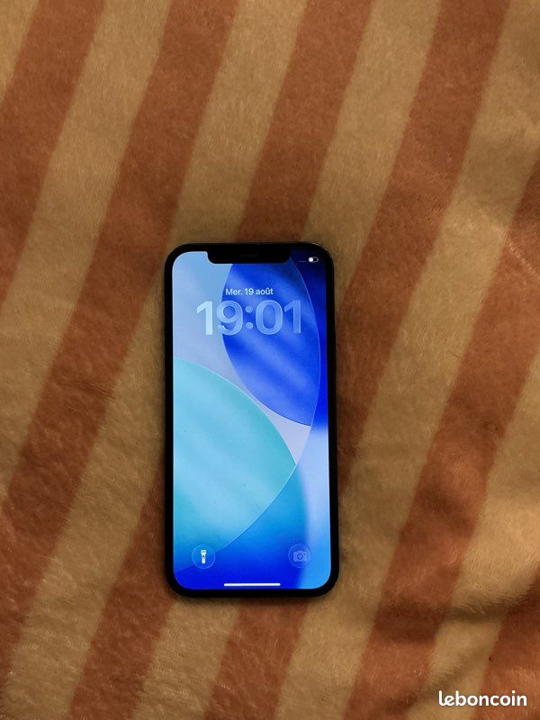 IPhone 12 (image 1)