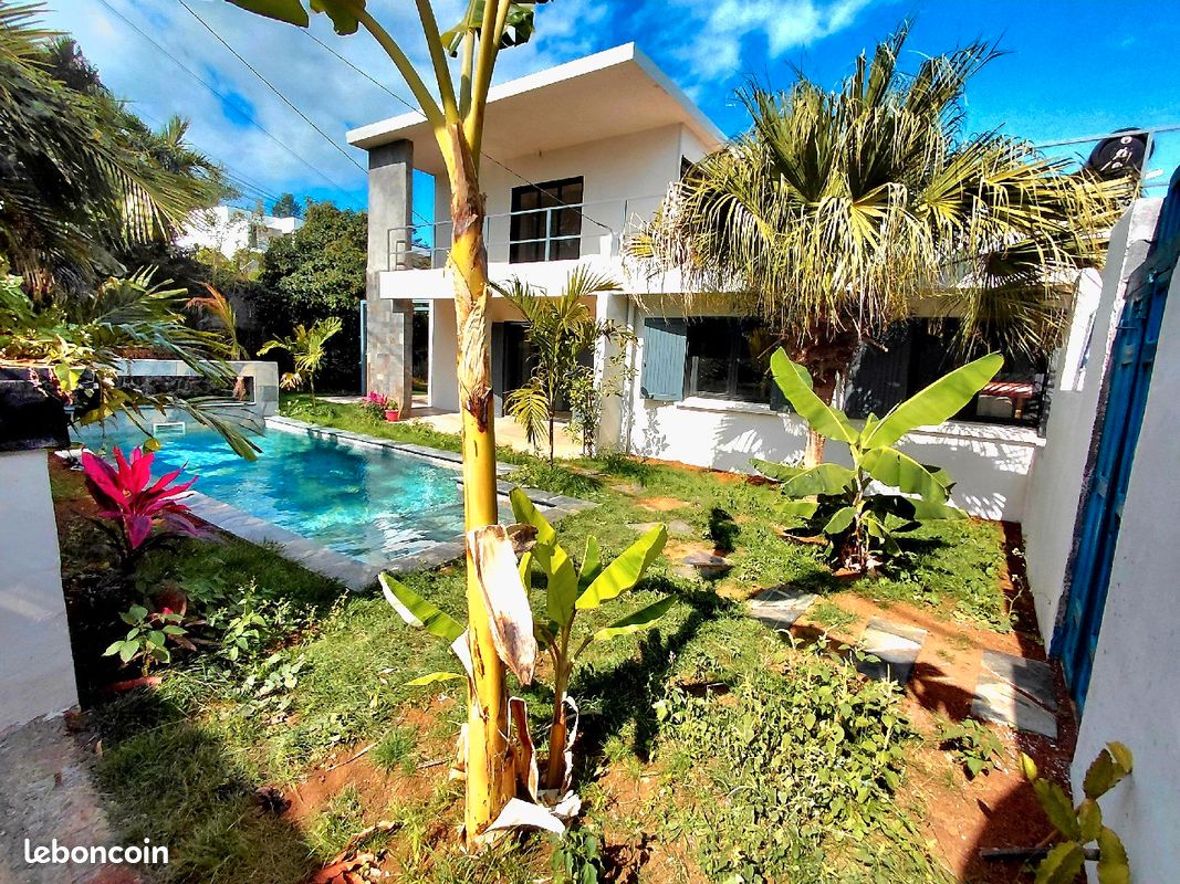 Maison 6 pièces 160 m² · à L'Étang-Salé · 160 m² · 725 000 €