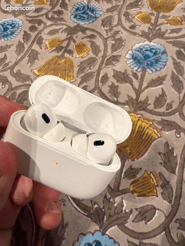 AirPods Pro 2 MagSafe (image 3)
