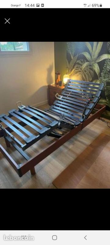 Sommier électrique de relaxation à lattes en bois merisier et matelas EPEDA offert (image 1)