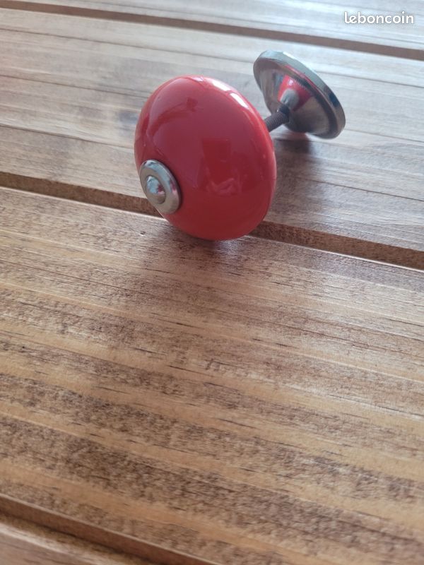 Boutons de meubles rouge (image 1)