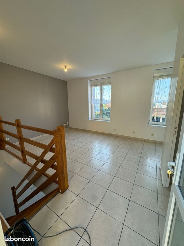 Appartement 2 pièces 35 m² · à Le Chambon-Feugerolles · 35 m² · 360 €
