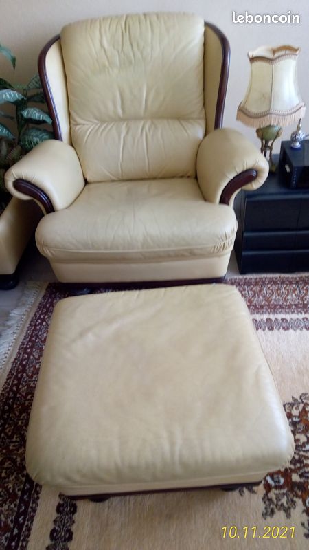 Fauteuil en cuir avec pouf (image 3)