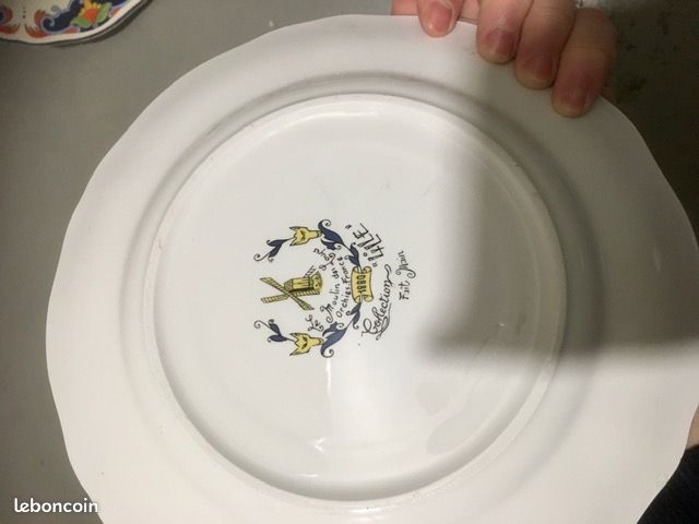 Trois assiettes décorées à la main (image 5)