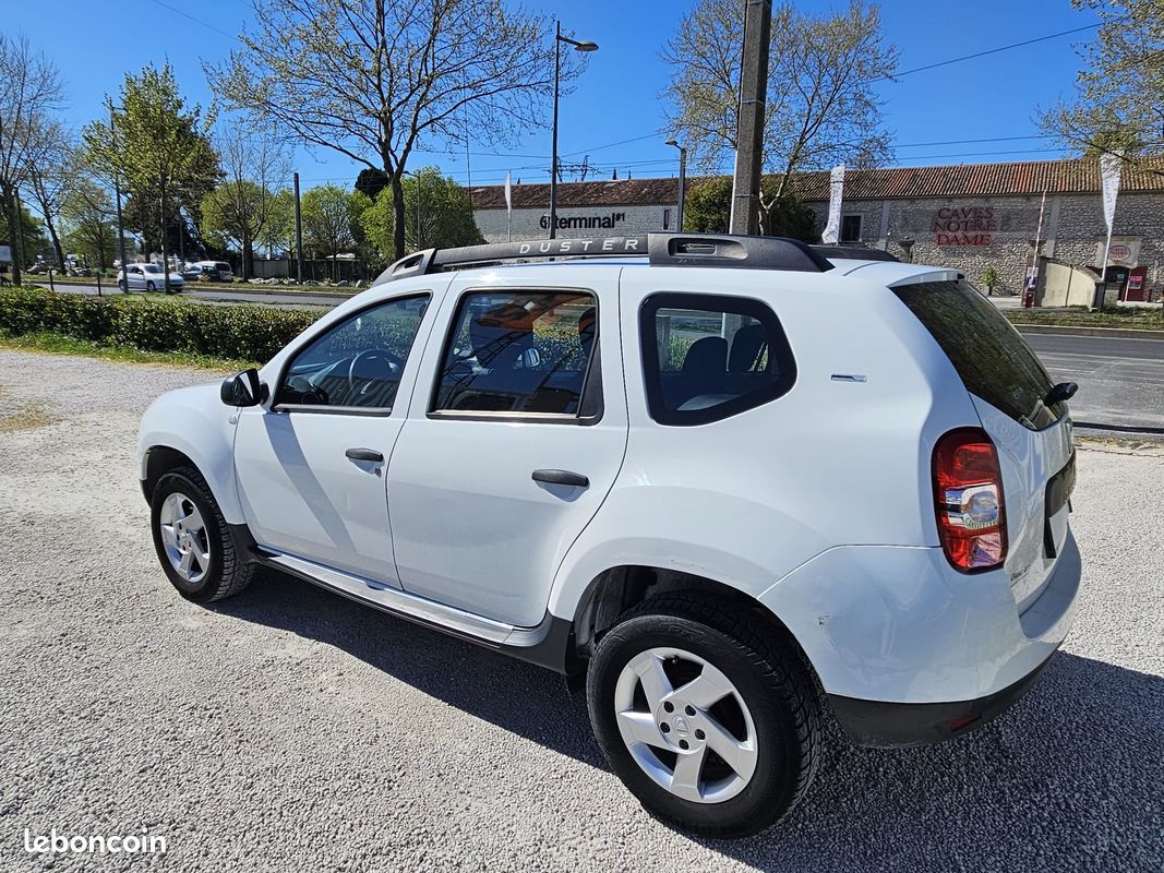 Dacia Duster 1.5 DCI 90cv 4x2 Édition 2017 1ère Main (image 4)