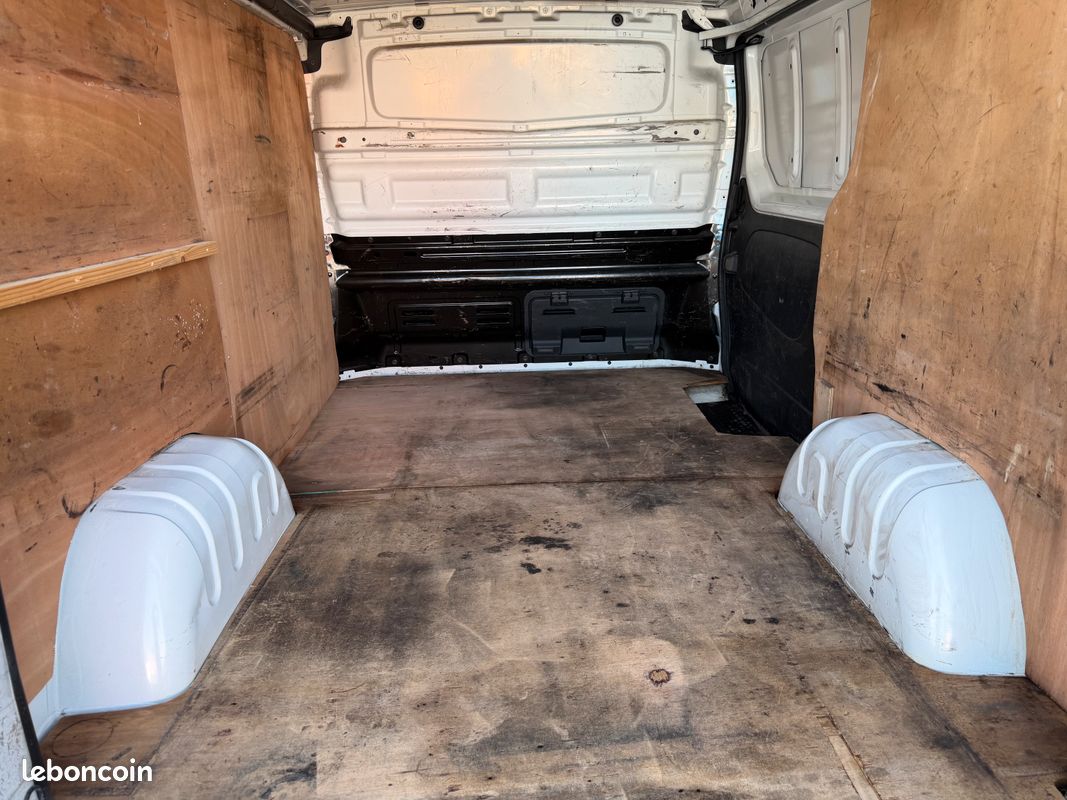 Renault trafic l1h1 dci 120 cv grand confort 12900 ttc 10750 ht (image 9)