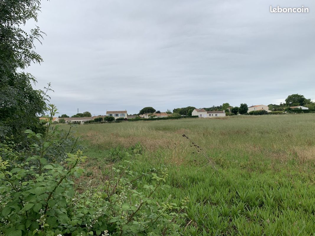 Terrain à bâtir de 226 m2 au prix de 58700 à MEDIS (17) · à Médis · 58 700 €