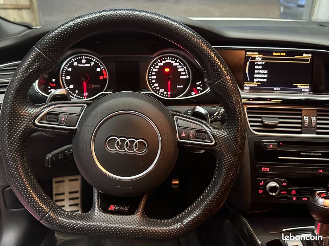AUDI RS4 AVANT V8 4.2 FSI 450 Quattro S Tronic 7 / PACK CARBONE INTÉRIEUR / VOLANT MÉPLAT / SIÈGES ÉLECTRIQUES (image 15)