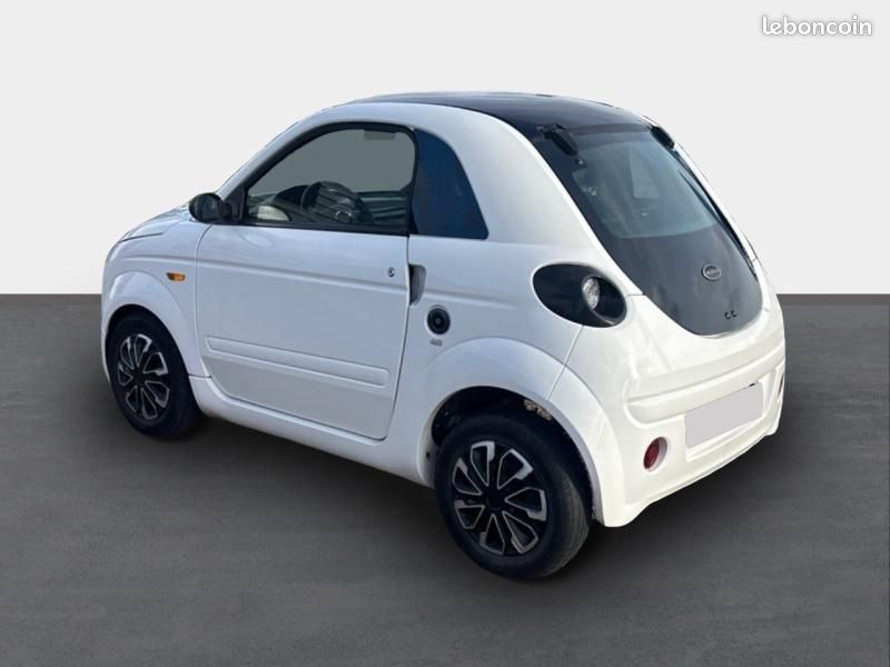 Habillage (montants) Pour Microcar Due 2019-2023 - Rouge - Pièce D'occasion En Bon état