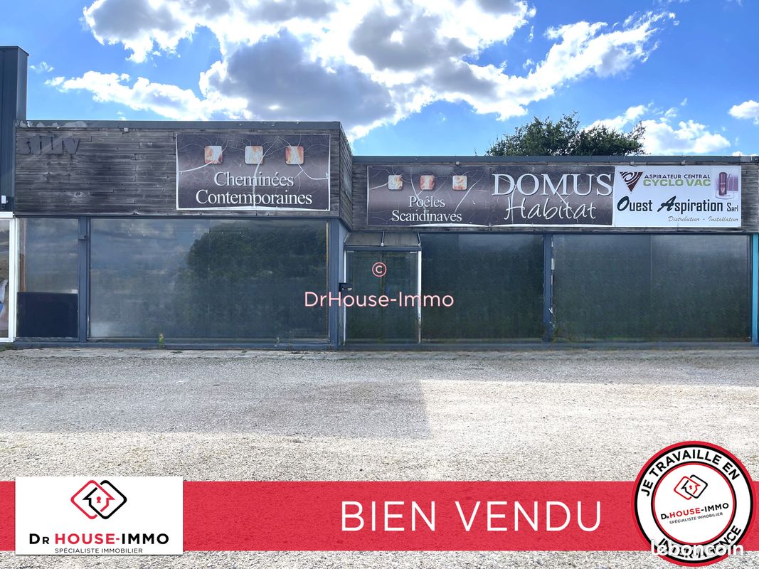 Local commercial 4 pièces 350 m² · à Fontaine-le-Comte · 350 m² · 149 000 €